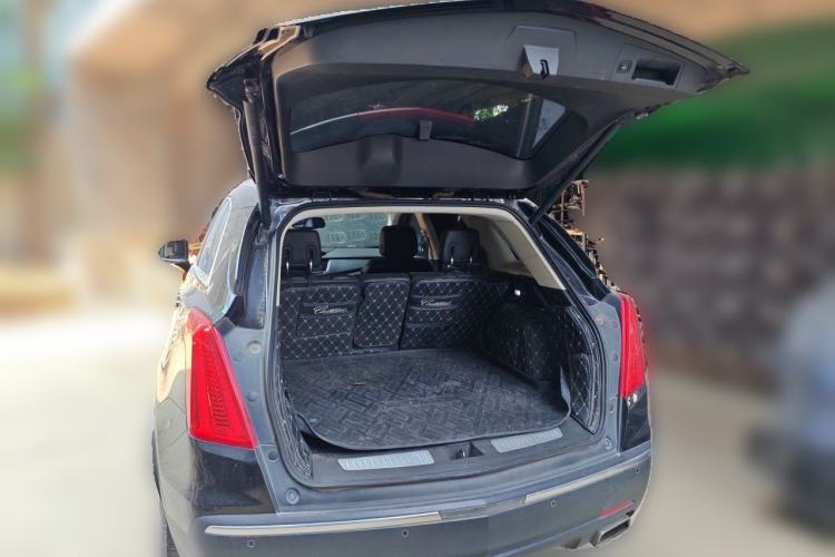 Used Cadillac XT5 2018 25T Luxury Model Trunk