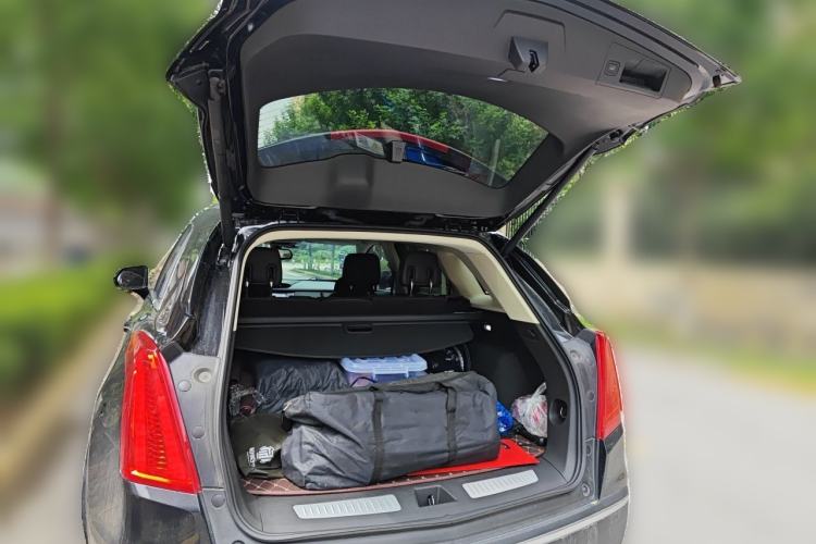 Used Cadillac XT5 2018 25T Luxury Model Trunk