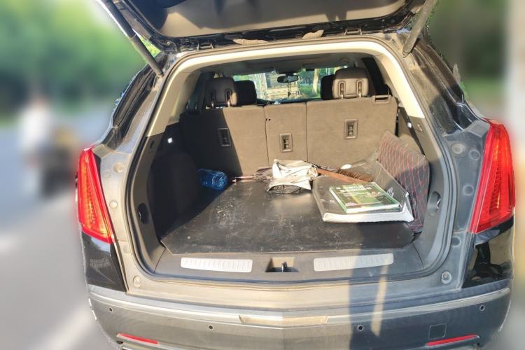 Used Cadillac XT5 2018 25T Luxury Model Trunk