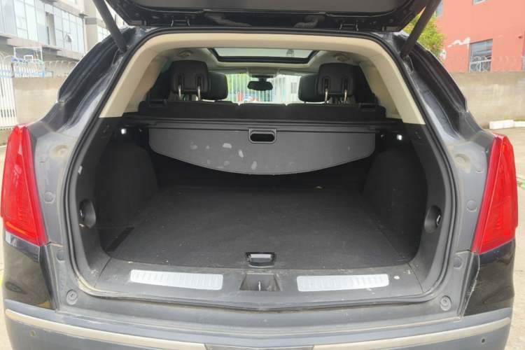 Used Cadillac XT5 2018 25T Luxury Model Trunk