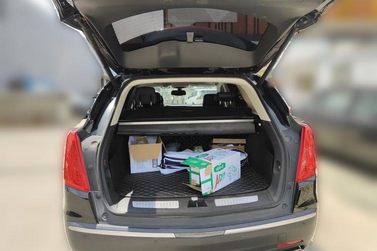 Used Cadillac XT5 2018 25T Luxury Model Trunk