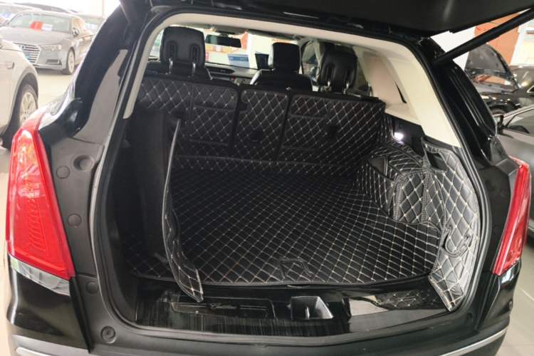 Used Cadillac XT5 2018 25T Luxury Model Trunk