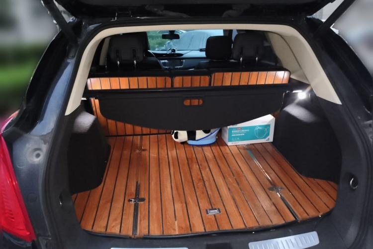 Used Cadillac XT5 2018 25T Luxury Model Trunk