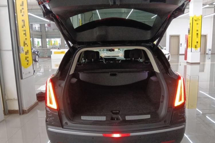 Used Cadillac XT5 2018 25T Luxury Model Trunk