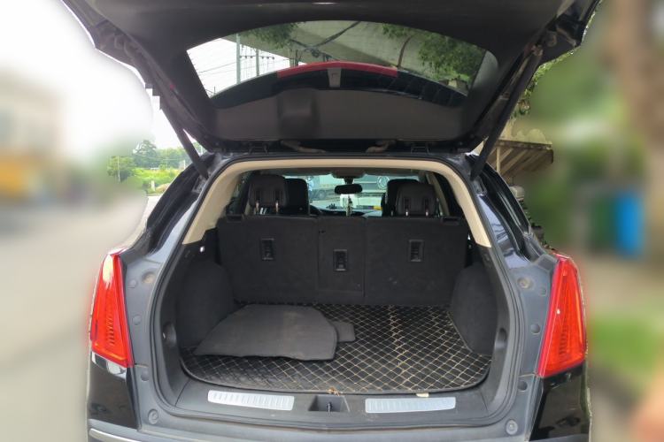 Used Cadillac XT5 2018 25T Luxury Model Trunk