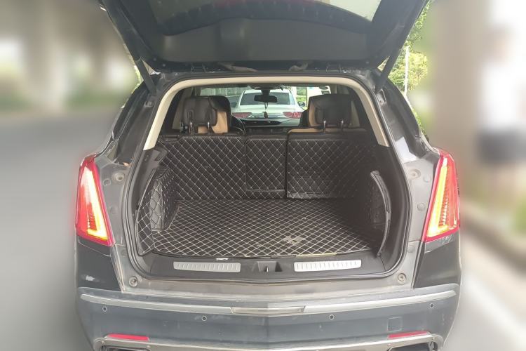 Used Cadillac XT5 2018 25T Luxury Model Trunk