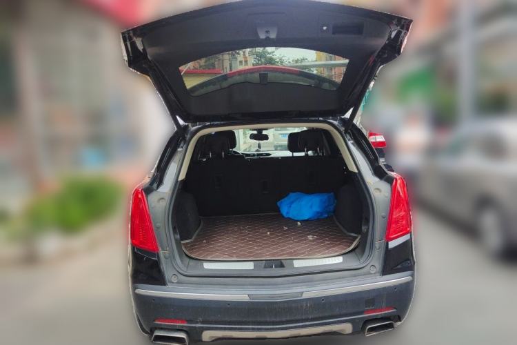 Used Cadillac XT5 2018 25T Luxury Model Trunk