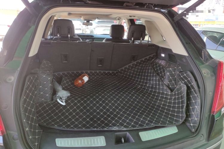Used Cadillac XT5 2018 25T Luxury Model Trunk