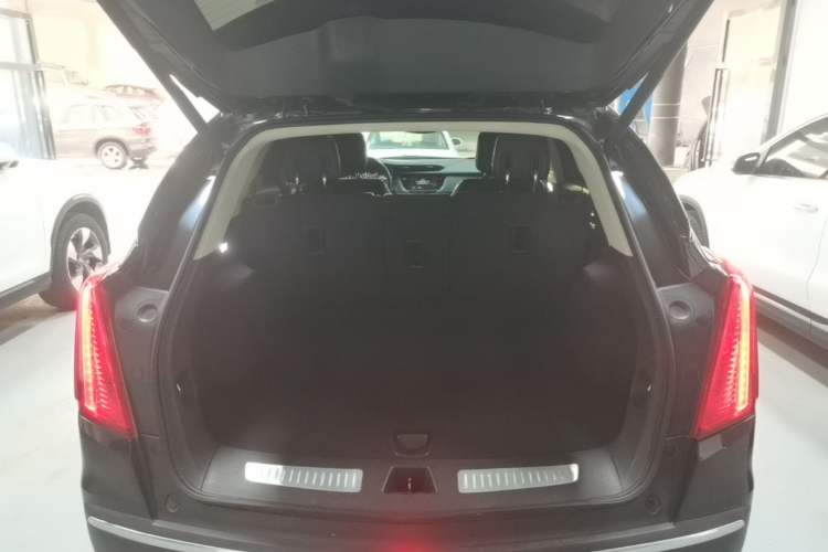 Used Cadillac XT5 2018 28T Four-Wheel Drive Luxury Model Trunk