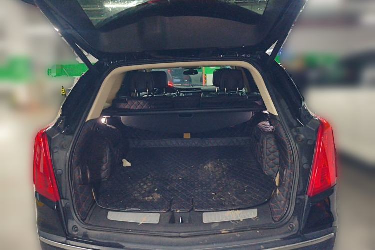 Used Cadillac XT5 2018 25T Luxury Model Trunk