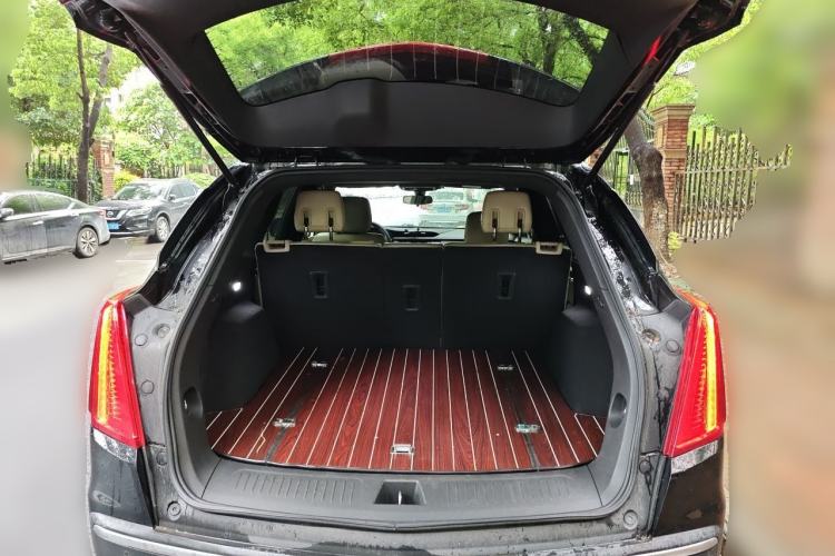 Used Cadillac XT5 2018 25T Tech Model Trunk