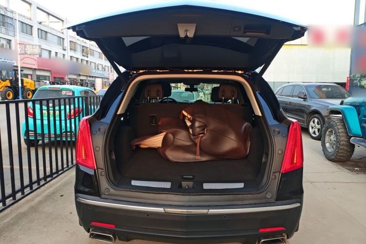 Used Cadillac XT5 2018 25T Luxury Model Trunk