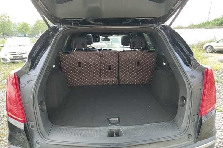 Used Cadillac XT5 2018 28E Four-Wheel Drive Tech Version Trunk