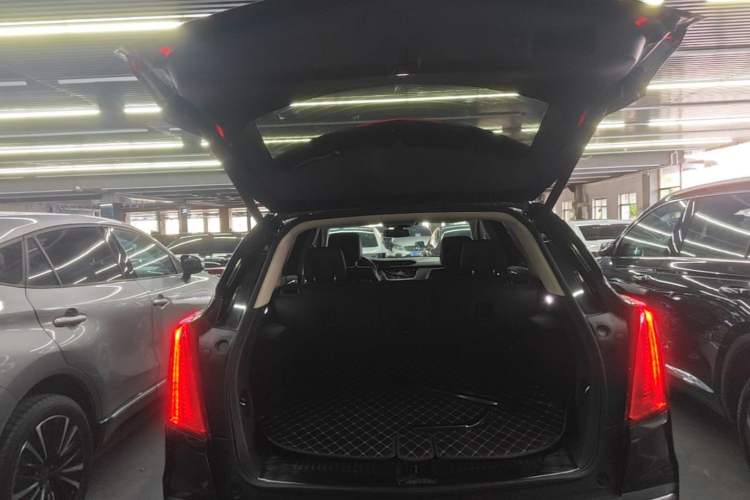 Used Cadillac XT5 2018 28T Four-Wheel Drive Luxury Model Trunk