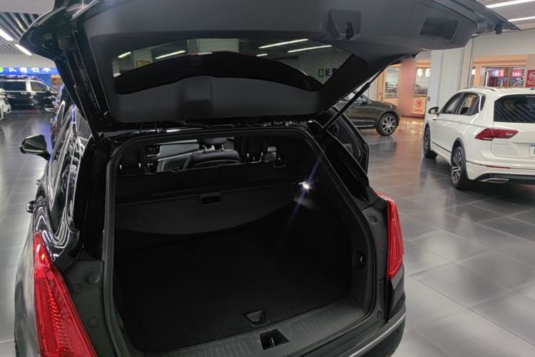Used Cadillac XT5 2018 28E Four-Wheel Drive Tech Version Trunk