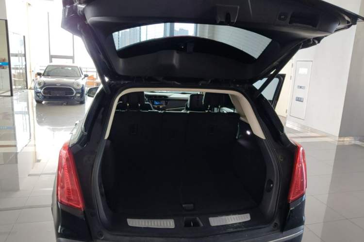 Used Cadillac XT5 2018 28T Four-Wheel Drive Luxury Model Trunk