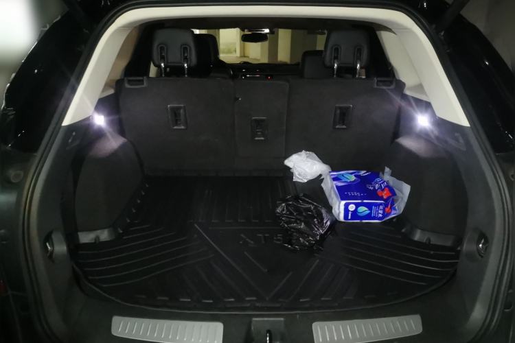 Used Cadillac XT5 2018 25T Luxury Model Trunk
