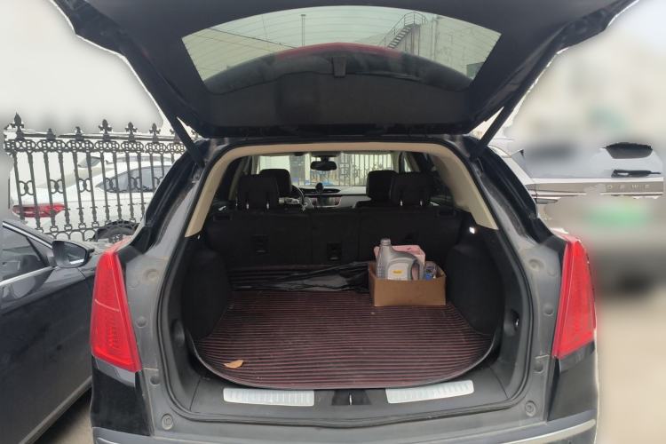 Used Cadillac XT5 2018 25T Luxury Model Trunk