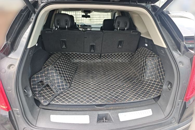 Used Cadillac XT5 2018 25T Luxury Model Trunk
