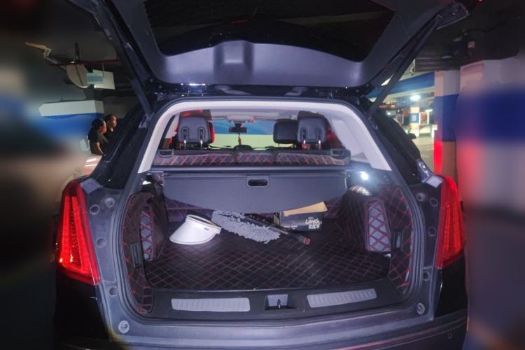 Used Cadillac XT5 2018 25T Luxury Model Trunk