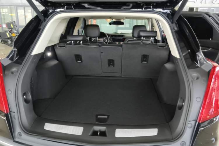 Used Cadillac XT5 2018 25T Luxury Model Trunk