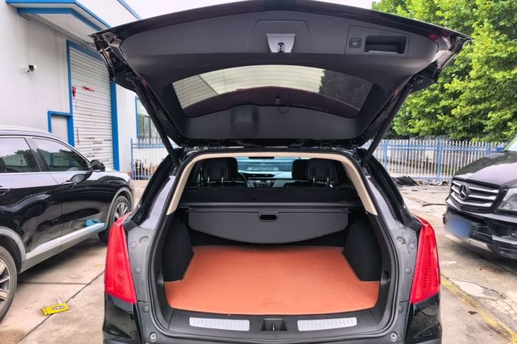 Used Cadillac XT5 2018 25T Luxury Model Trunk