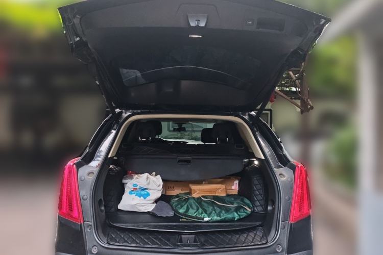 Used Cadillac XT5 2018 25T Luxury Model Trunk