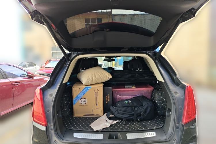 Used Cadillac XT5 2018 25T Luxury Model Trunk