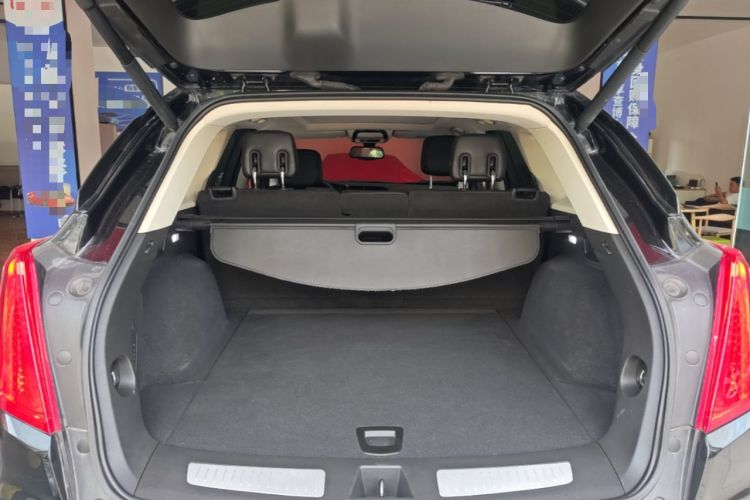 Used Cadillac XT5 2018 25T Luxury Model Trunk