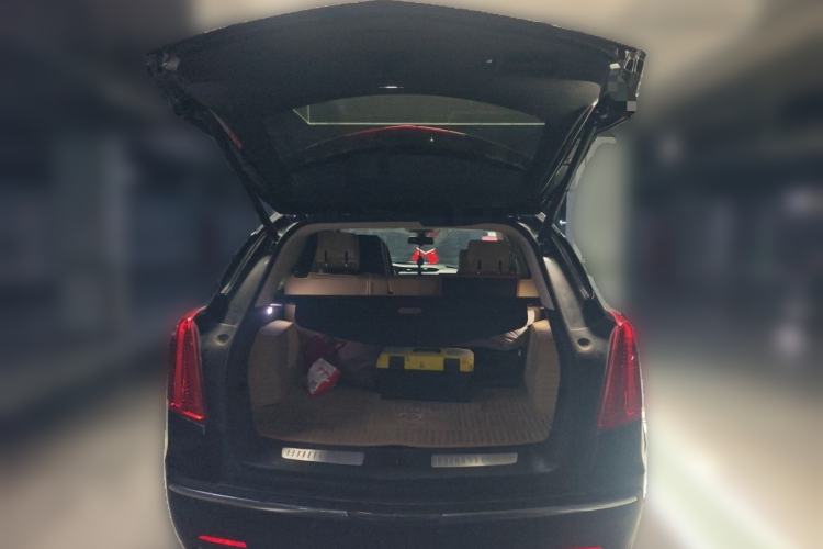 Used Cadillac XT5 2018 25T Luxury Model Trunk