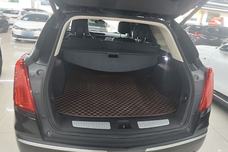 Used Cadillac XT5 2018 25T Luxury Model Trunk