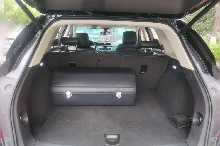Used Cadillac XT5 2018 25T Luxury Model Trunk