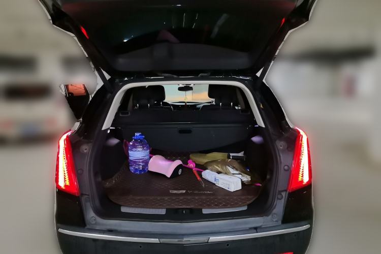 Used Cadillac XT5 2018 25T Luxury Model Trunk
