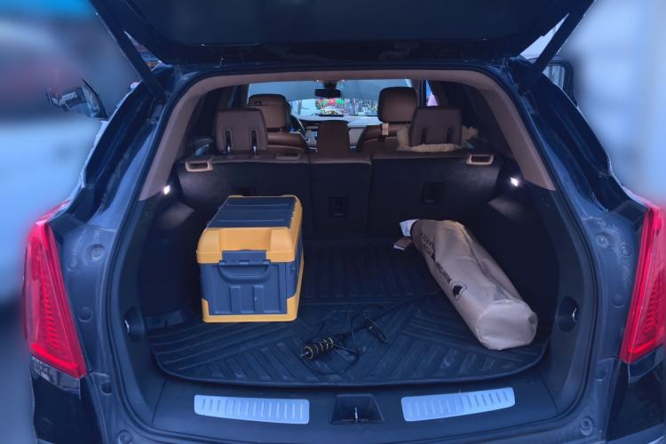 Used Cadillac XT5 2018 28E 4x4 Platinum Edition Trunk