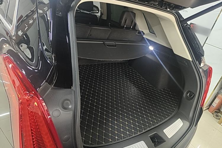 Used Cadillac XT5 2018 25T Luxury Model Trunk