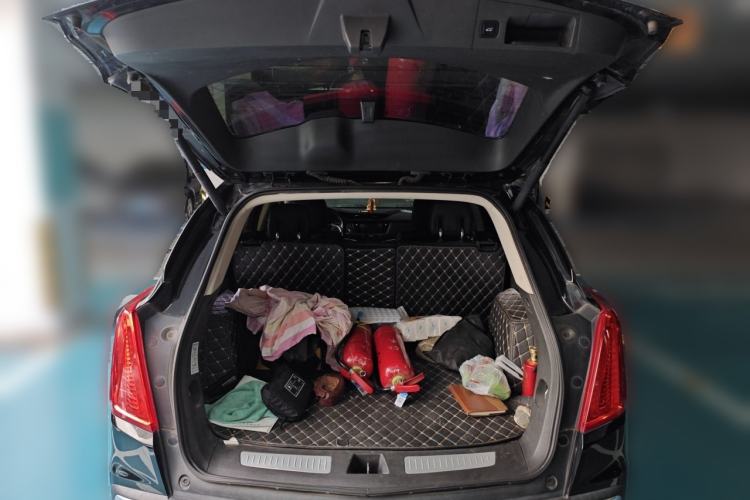 Used Cadillac XT5 2018 25T Luxury Model Trunk
