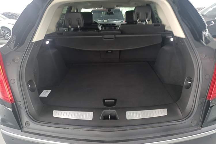 Used Cadillac XT5 2018 28T Four-Wheel Drive Luxury Model Trunk