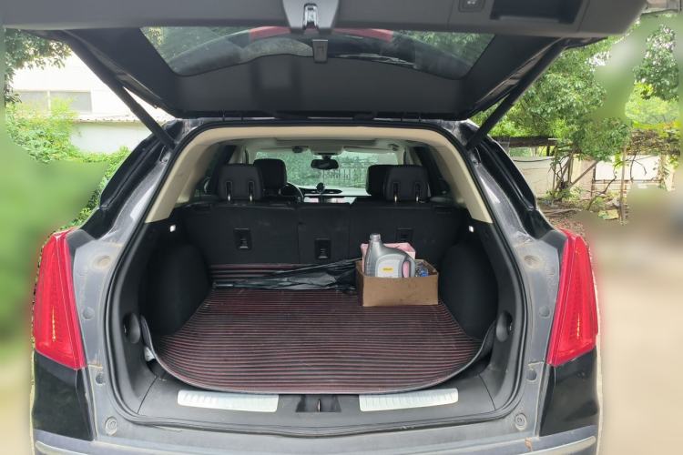 Used Cadillac XT5 2018 25T Luxury Model Trunk