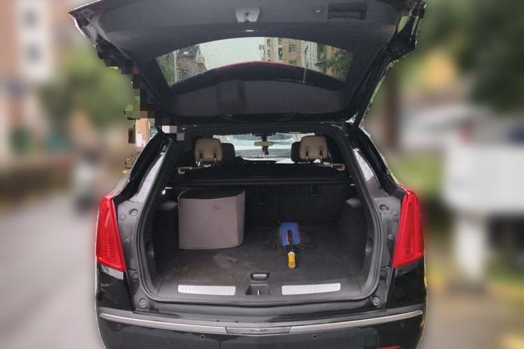 Used Cadillac XT5 2018 25T Luxury Model Trunk