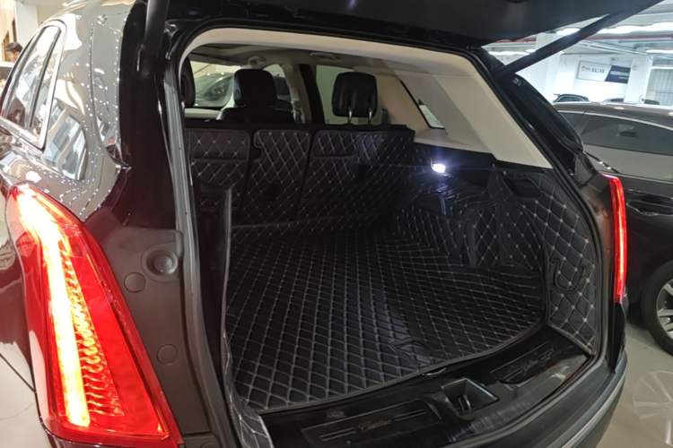 Used Cadillac XT5 2018 25T Luxury Model Trunk