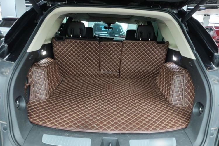 Used Cadillac XT5 2018 25T Luxury Model Trunk