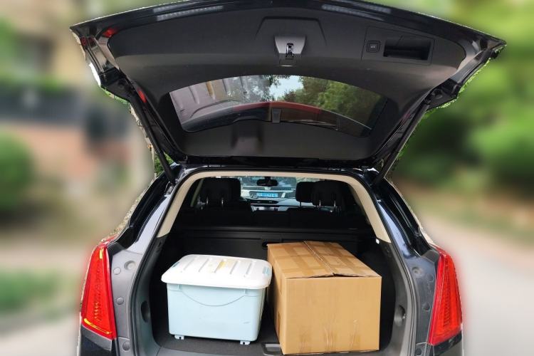 Used Cadillac XT5 2018 25T Luxury Model Trunk