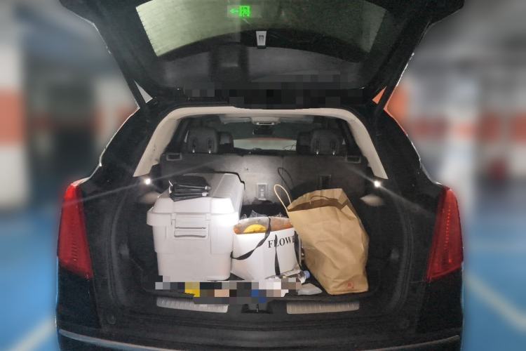 Used Cadillac XT5 2018 25T Luxury Model Trunk