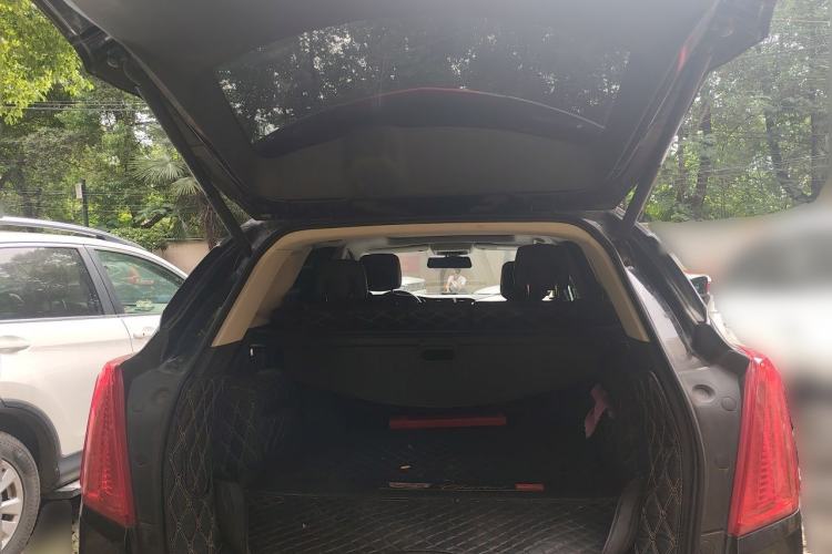 Used Cadillac XT5 2018 25T Luxury Model Trunk