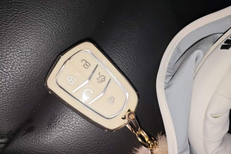 Used Cadillac XT5 2018 28E Four-Wheel Drive Tech Version Vehicle Key