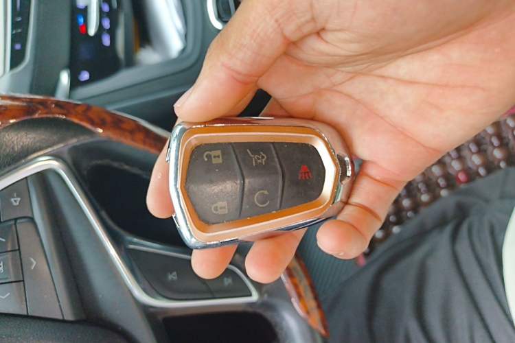 Used Cadillac XT5 2018 25T Luxury Model Vehicle Key