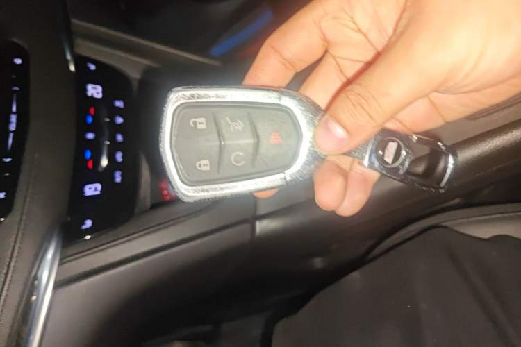 Used Cadillac XT5 2018 25T Luxury Model Vehicle Key