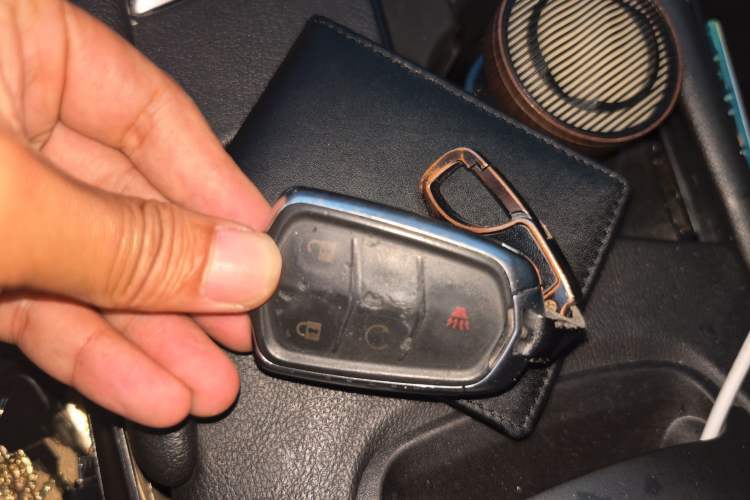 Used Cadillac XT5 2018 28E 4x4 Platinum Edition Vehicle Key