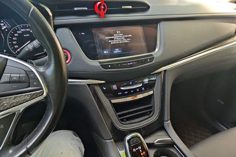 Used Cadillac XT5 2018 25T Luxury Model Audio And AC Panel