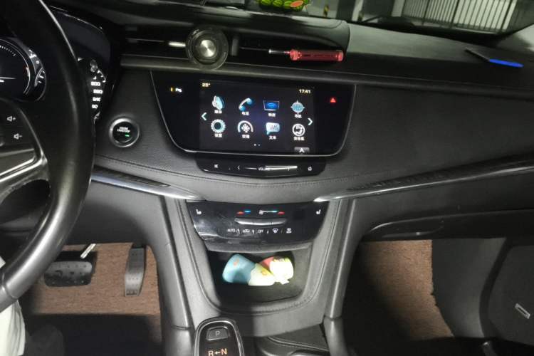 Used Cadillac XT5 2018 25T Luxury Model Audio And AC Panel